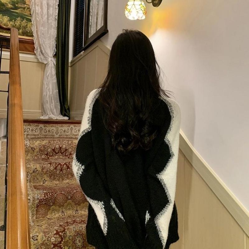 Korean Ancient Long Sleeve Color Contrast Sweater Women Autumn and Winter Splicing Loose Design Sense Minority Knitwear Pullover