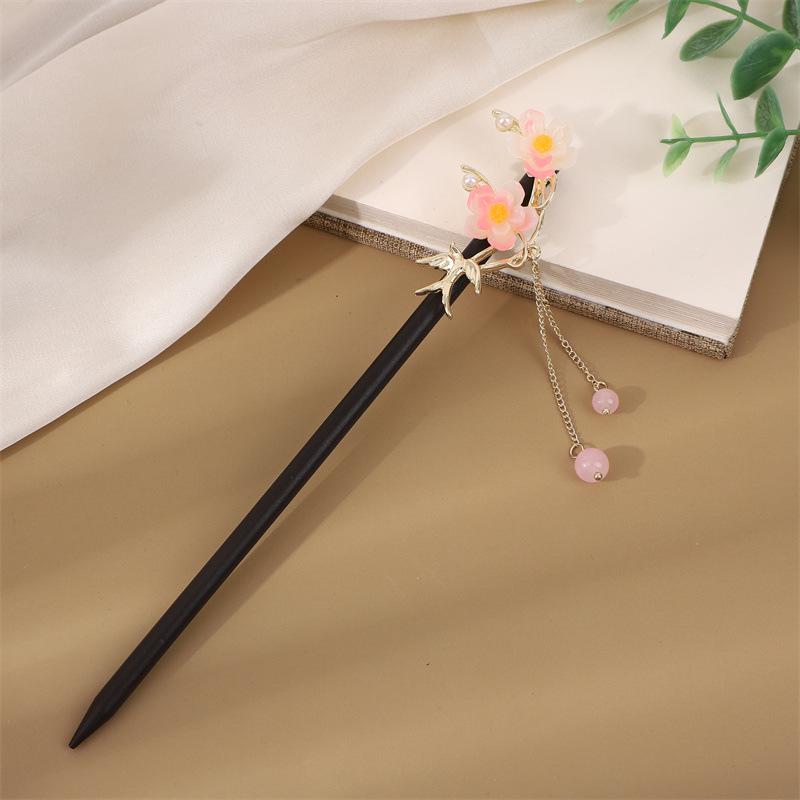Ebony Style Tassel Hairpin: Vintage Wooden Hair Accessory for Women, Perfect for Simple Updos and Ancient Costume Adornments