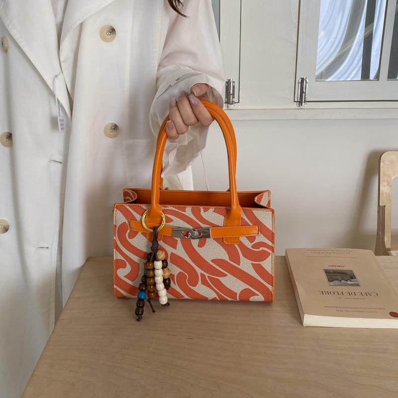 One shoulder crossbody portable small square bag contrasting colors, new beautiful printing largecapacity retro commuter bag