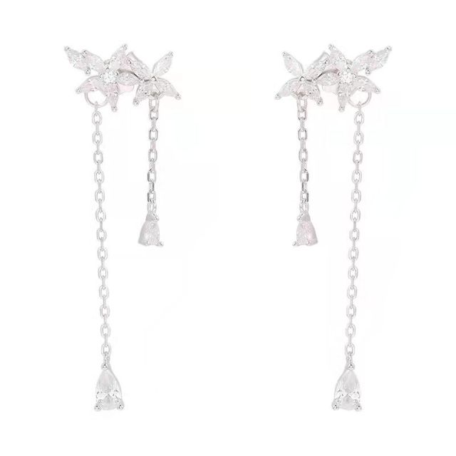 

Новые серебряные серьги с кисточкой и цветком сзади. Простые маленькие свежие трендовые универсальные серьги в одном стиле. Два серьги для женщин. белый