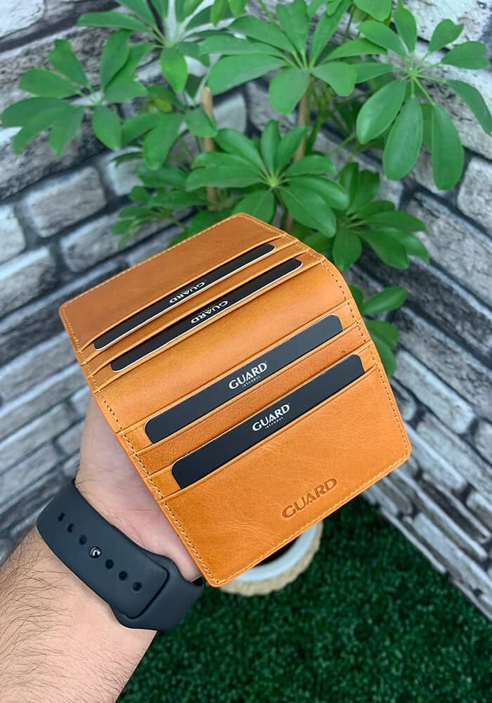 

Guard Antique Tan Plated Design Leather Card Holder