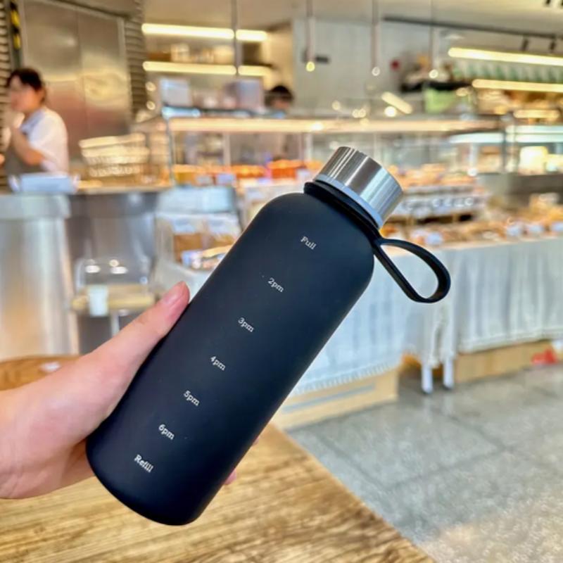 550ML Gradient Matte Handle Water Bottle - Portable Outdoor Sports Cup with Leak-Proof Lid, Durable PC Material