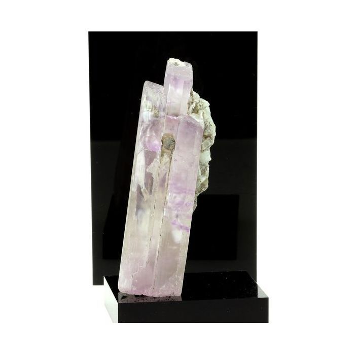 Kunzite 818.3 carats