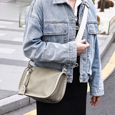 Aukščiausios kokybės karvės odos moteriška rankinė per petį Madinga paprasta aukštos kokybės vienos peties rankinė Crossbody rankinė