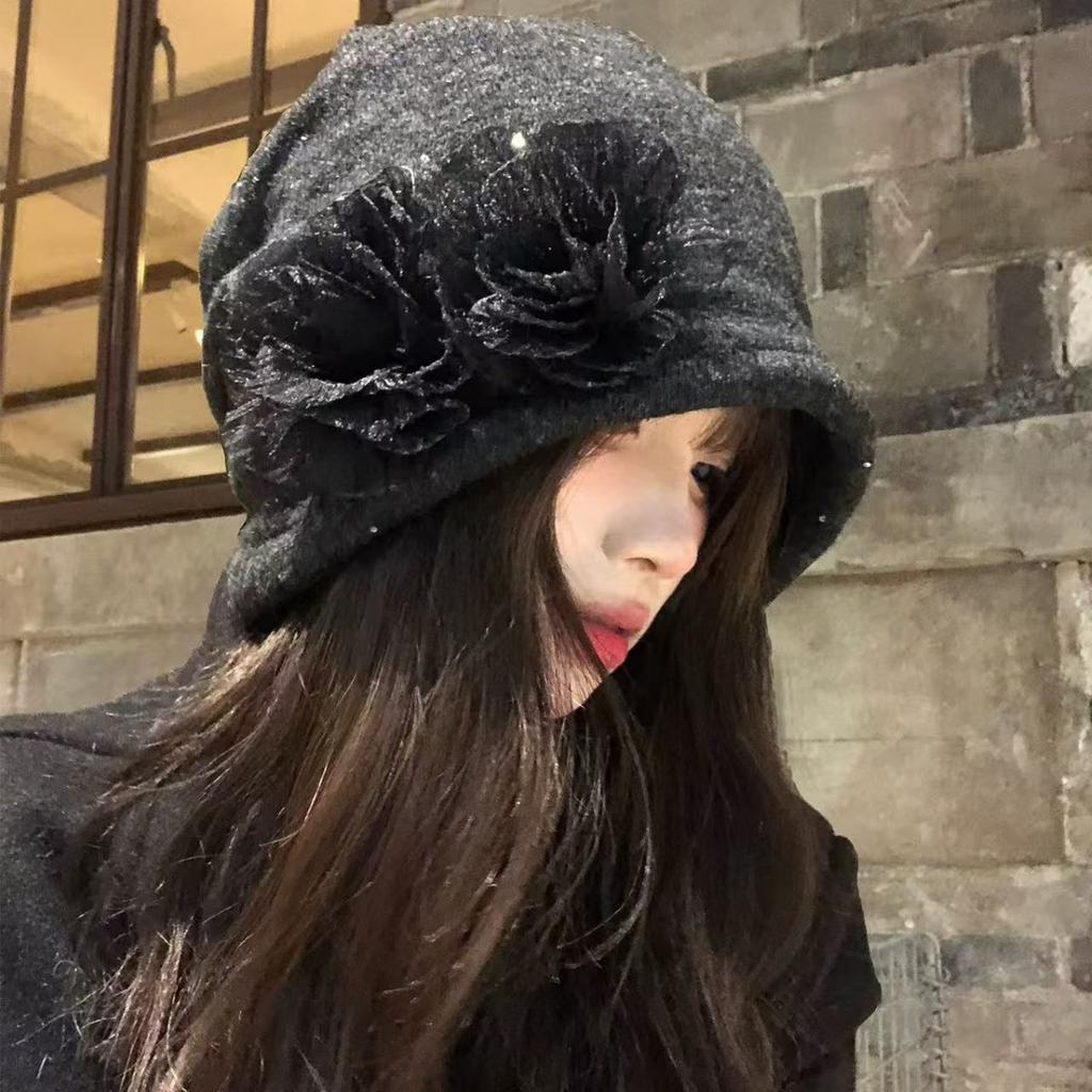 Korean three-dimensional rose flower bag head hat female autumn and winter cold hat warm simple and versatile face small pile hat tide