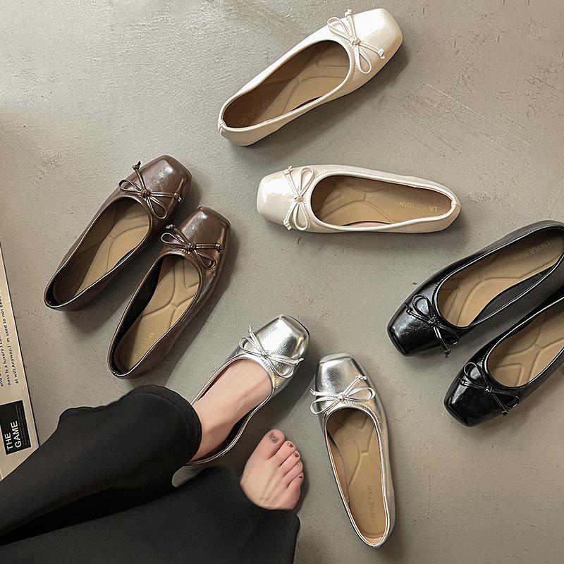 Retro silver bow light mouth versatile single shoes women's spring 2026 new flat bottom square head French beanie shoes