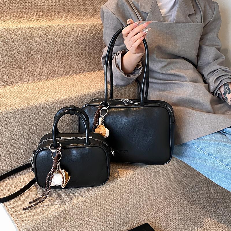 2025 New Retro Niche Handbag Fashion Shoulder Messenger Bag Underarm Bag Super Fire Bowling Bag