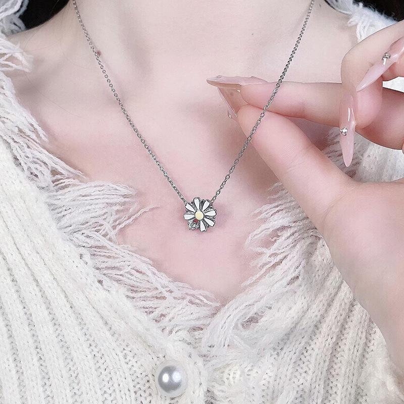 

Женское ожерелье с маленькой маргариткой серии Ye Zhiqiu, цепочка на ключицу из нержавеющей стали с холодным ветром и цирконием