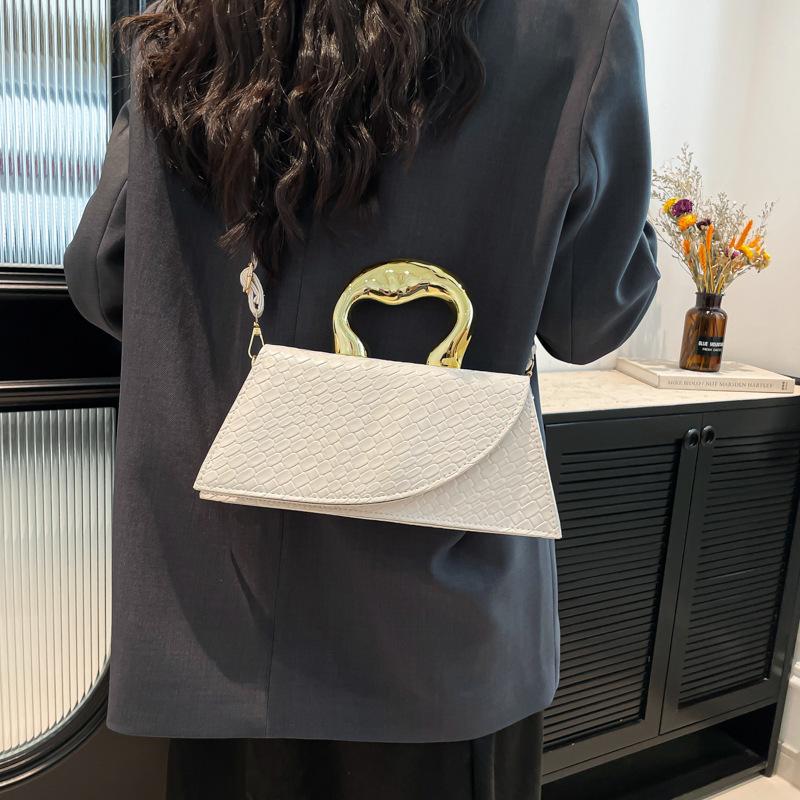 Korean version of fashion underarm handbag 2025 autumn new women's bag simple shoulder bag messenger bag casual women's bag