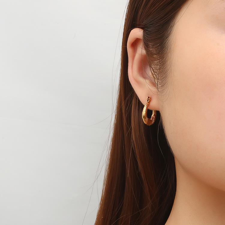 Round Stainless Steel Ladies 18K Real Gold Earrings Premium Light Luxury Simple Earrings