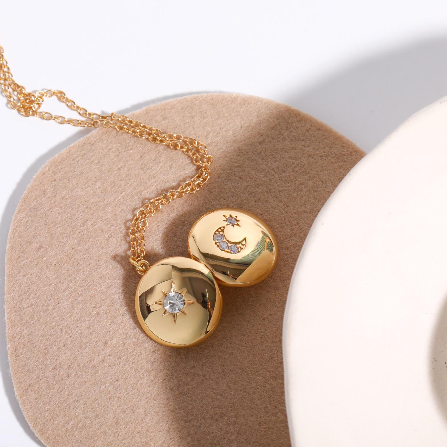 

Sun And Moon Double Sided Photo Album Necklace Photo Box Necklace Copper Plated Real Gold Sweater Chain Open And Close Necklace Plated 18K Gold золотой
