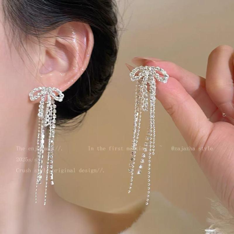 Elegante hochwertige Zirkonia-Ohrringe mit 925er Silberstiften - Damen-Leichtluxusschmuck für Frühling und Sommer