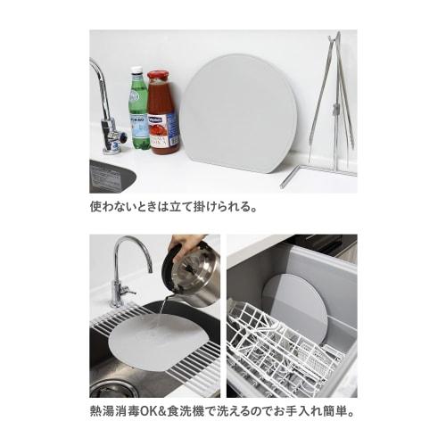 CB JAPAN Halbmond Schneidebrett, 32 x 28 cm, Grau, Antibakteriell, Hergestellt in Japan, Spülmaschinenfest, Kann mit kochendem Wasser sterilisiert werden, Platzsparend,