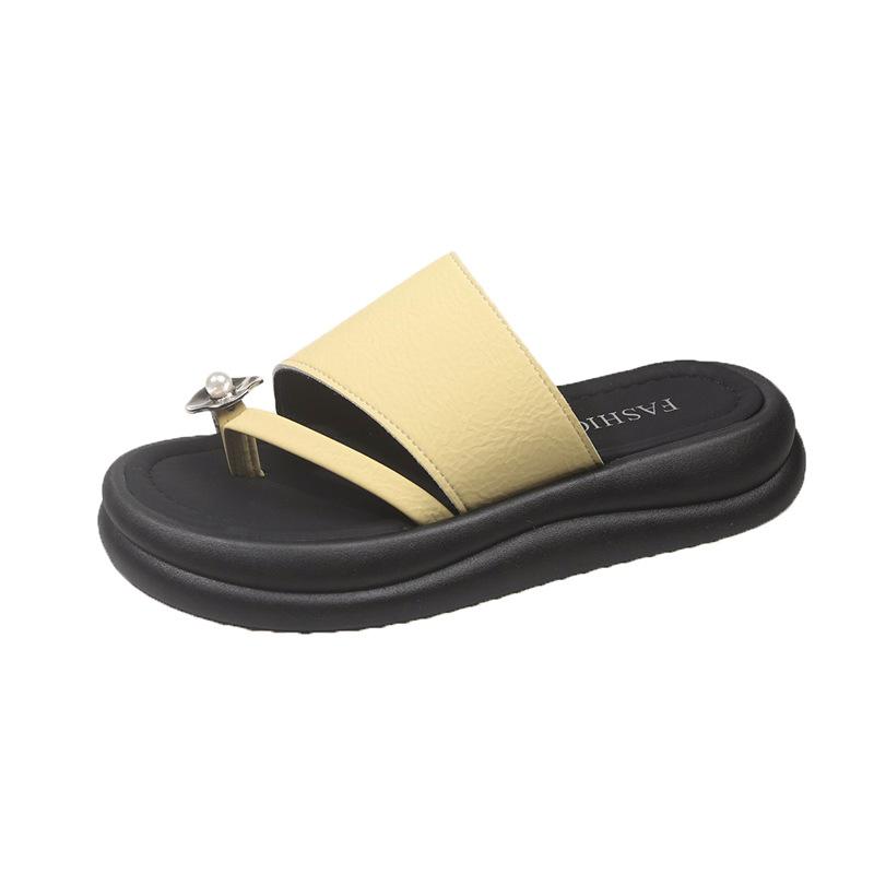 

Premium thick-bottomed cool slippers for women s outer wear 2025 summer Korean version of the new foot-pinching beach cover toe flip-flops for women 40 жовтий