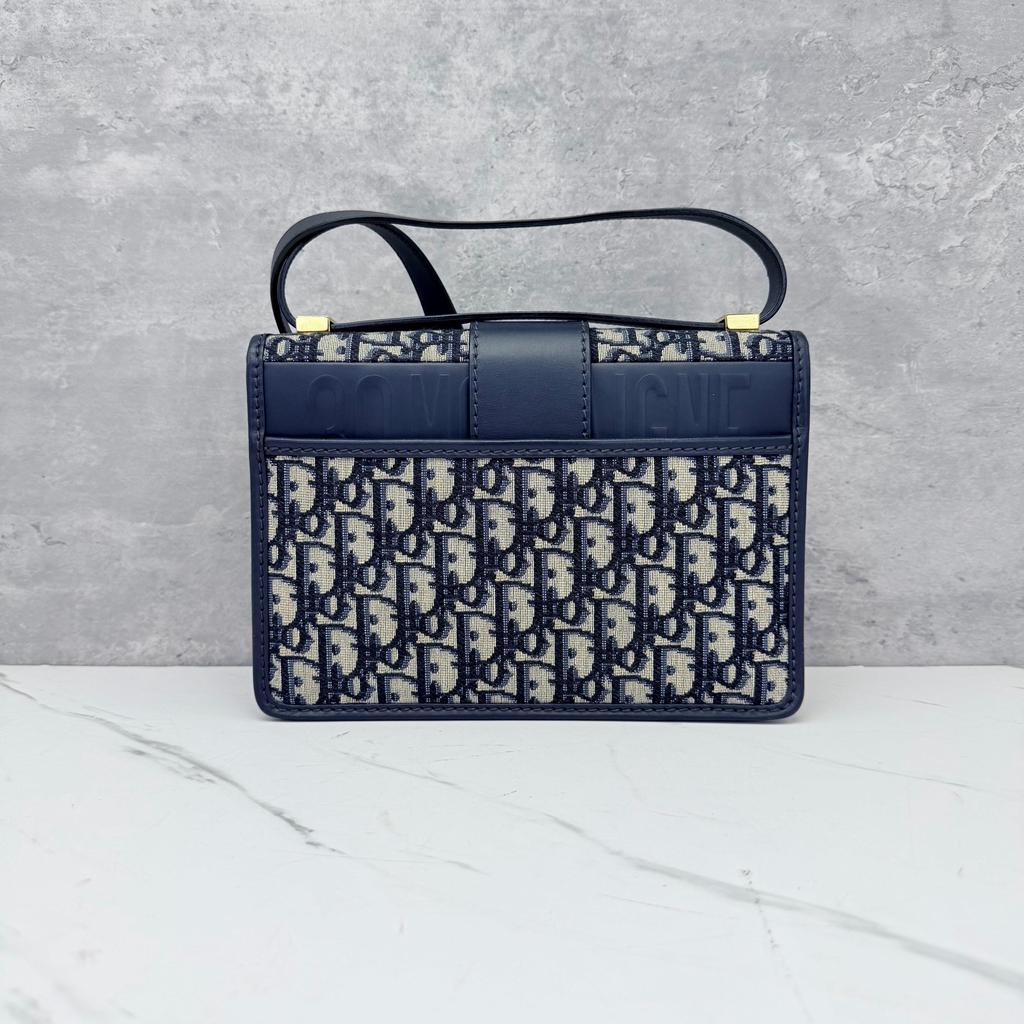 [Pre-Owned] 30 Montaigne Oblique Embroidered Monogram Flap Adjustable Shoulder Strap Montaigne Box Bag Leather Details Large - Excellent #MTXZH9