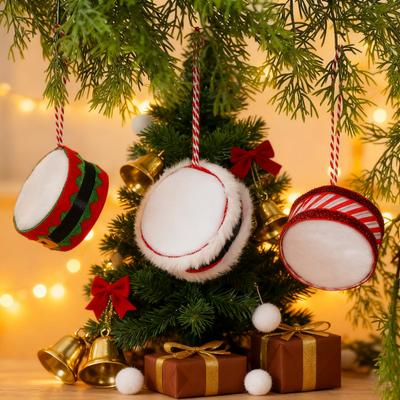 Ornement Suspendu de Tambour de Noël pour Décoration d'Arbre Texture en Tissu Peluche Couleurs Classiques Rouge Vert Décor Festif Attrayant pour les Fêtes