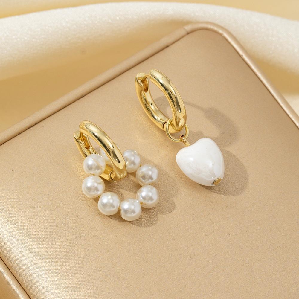 Romantic Temperament Imitation Pearl Beaded Asymmetric Heart-shaped Pendant Hoop Earrings for Women Korean Designer Jewelry Gift