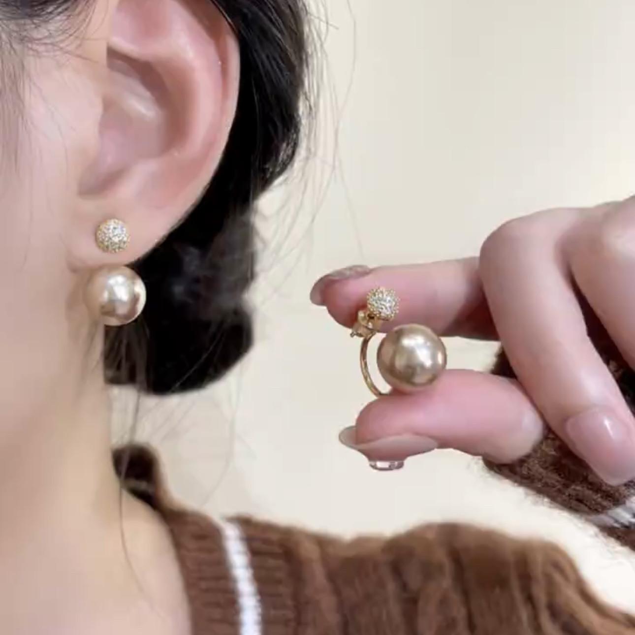 

Female Niche Fashion Pair Wearing Earrings шампанского/золотой