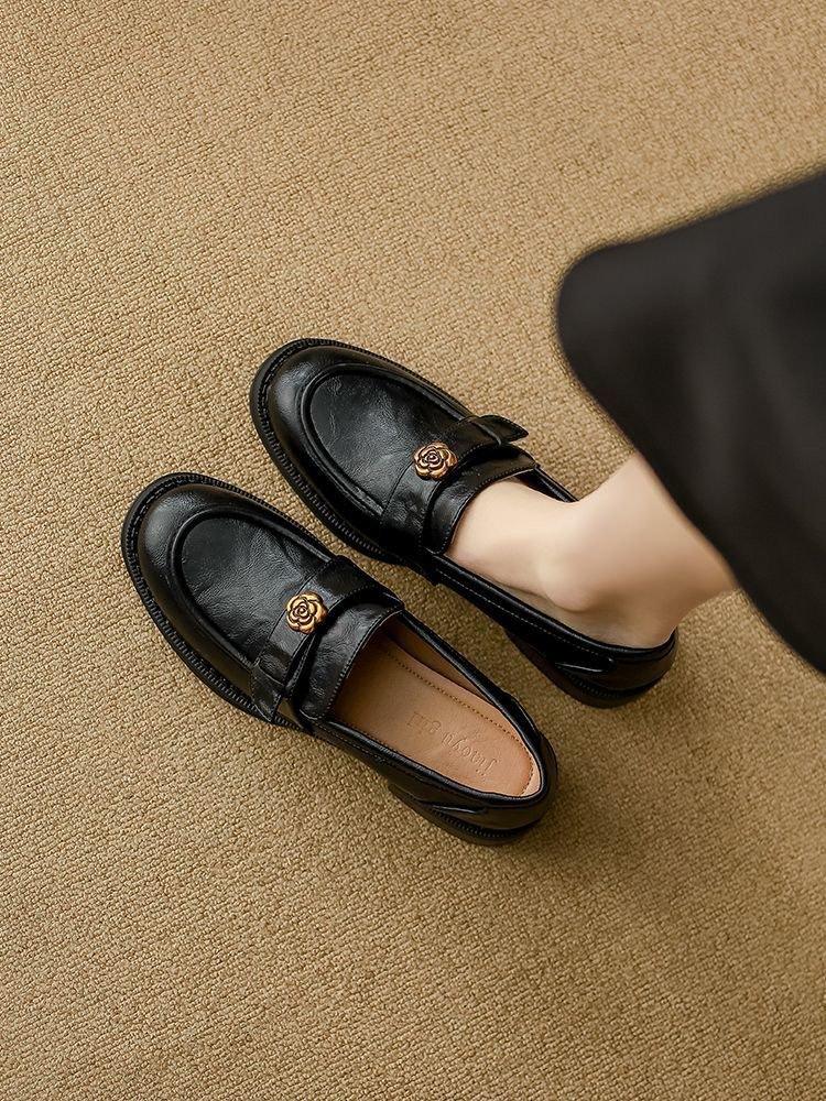 Mary Jane miękkie skórzane mokasyny z kamelią damskie jesień 2025 nowe małe skórzane buty do pracy grube wsuwane pojedyncze buty