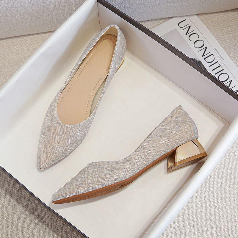 

French single shoes women s 2025 new medium heel thick heel small fragrant single shoes low heel spring and autumn pointed head large size women 40 шампанского