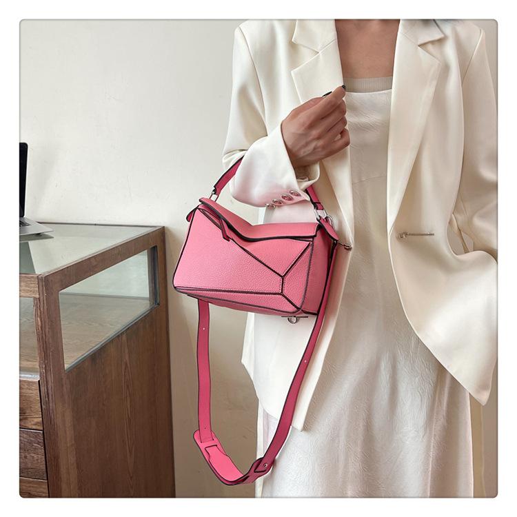 Lychee Pattern Portable Shoulder Messenger Bag, Fashionable and Practical.