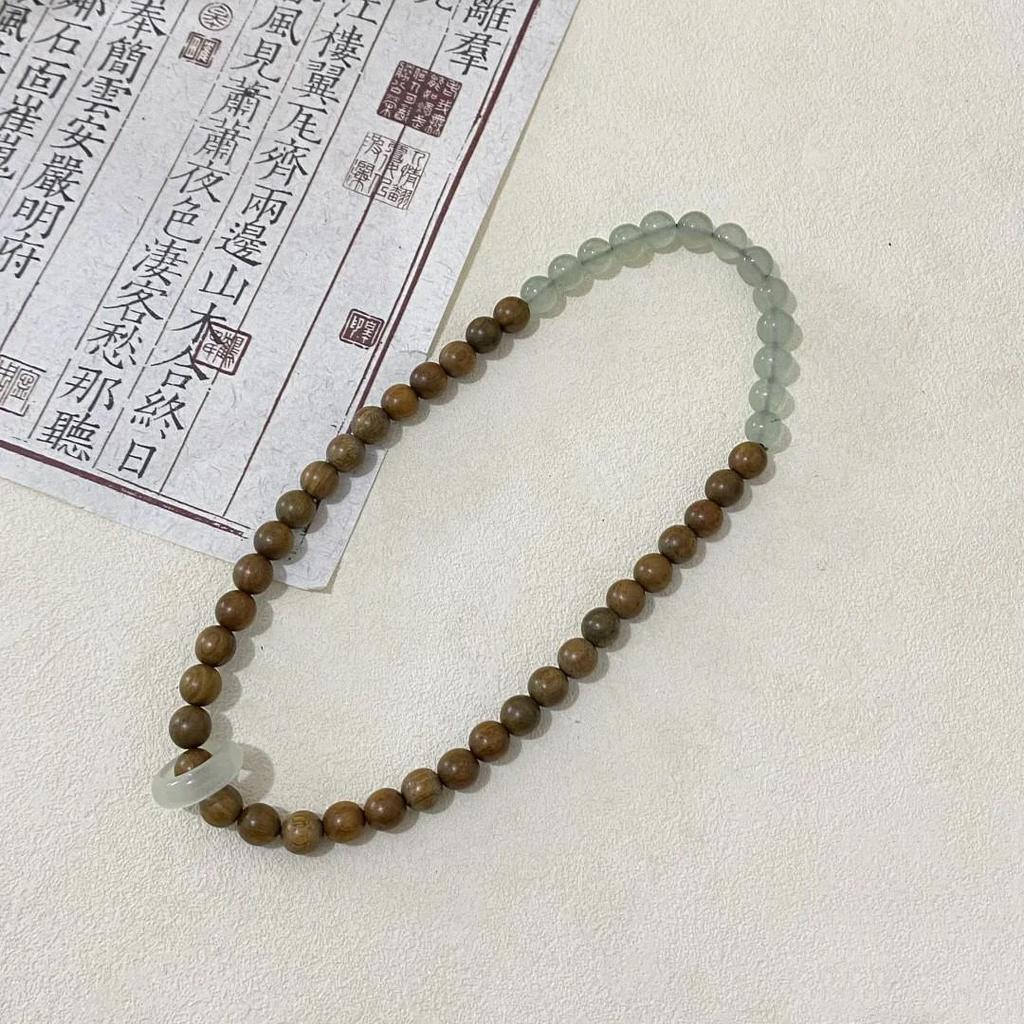 Green Sandalwood Beads 'Spring Water Reflecting the Moon' Bracelet: Elegant, Versatile, Simple Design