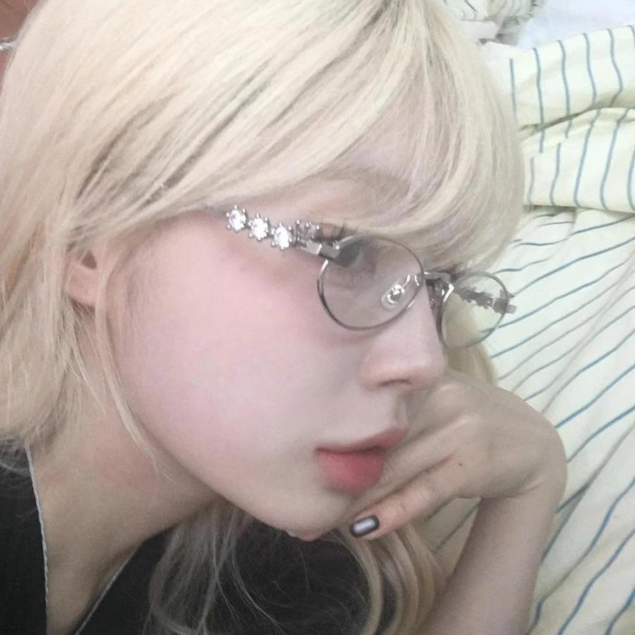 Diamond-Encrusted Oval Glasses Can Be Matched With Myopia Fashionable High-End Plain Decorative Flat Glasses Sunglasses
