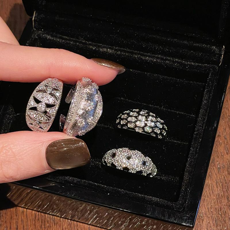 [Diamond Shadow Dome Light] Plaid Advanced Sense Heavy Industry Open Ring Light Luxury Personality Gypsy Star Brushed Zircon Ring