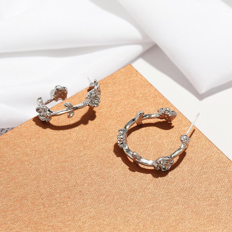 

Серьги-кольца из металла с корейским цветком из серебра 925 пробы - Модные универсальные серьги 089