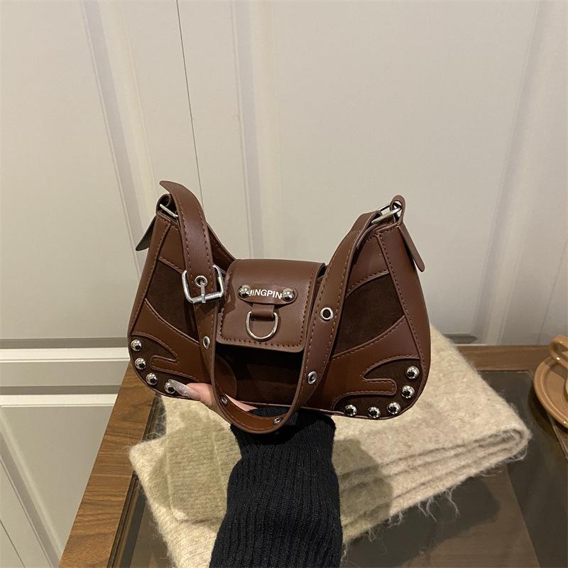 

New spring and summer millennial babes ins hand-held underarm bag niche retro fashion commuter bag messenger bag tide темно-коричневого кольору