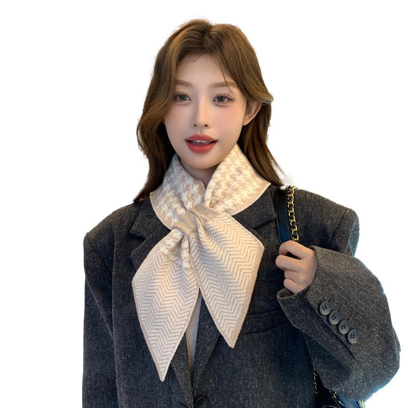 Autumn and Winter Scarf Women's New Perforated Neck Gaiter Neck Scarf Thickened Warm Houndstooth Scarf Scarf