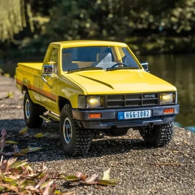 

FMS Hilux 1983 1/18 RC автомобиль электрический пульт дистанционного управления автомобили моделирование мини-пикап 4WD внедорожный RC гусеничный автомобиль для взрослых подарки жёлтый