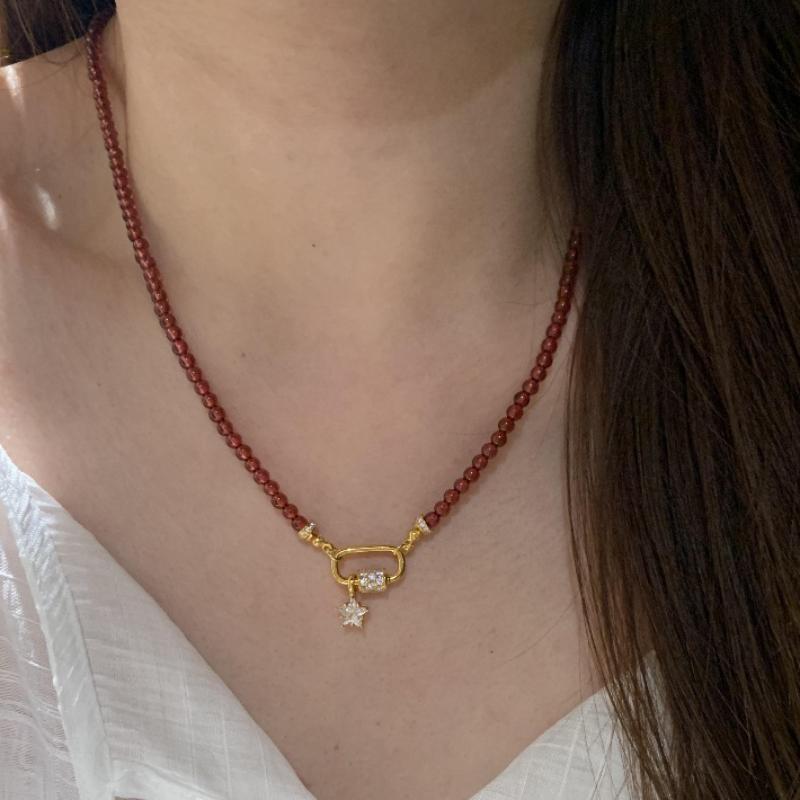 Light Luxury High-End Fashion Wine Red Gemstone Star Shaped Buckle Necklace Elegant And Refined Collarbone Chain Jewelry Gift