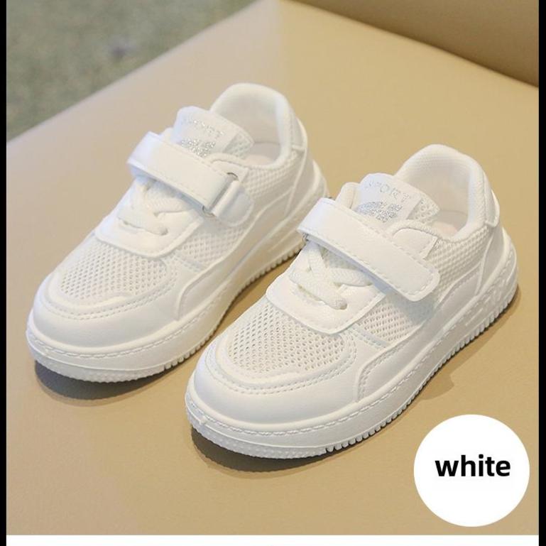 2025 Letnie dziecięce oddychające białe siateczkowe buty sportowe: Chłopięcy projekt Hollow i styl dziewczęcy