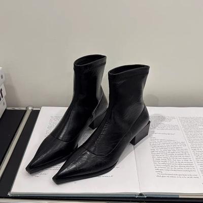 Petites bottines nues coréennes marron pointues bottines courtes chaussures pour femmes 2024 nouveau à la mode polyvalent étranger talon épais bottines fines populaires