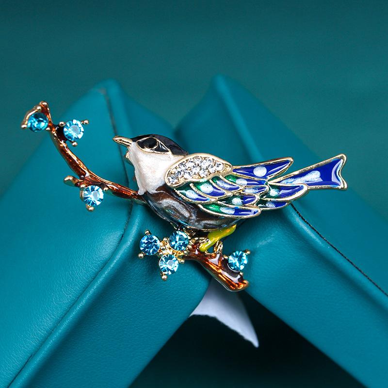 

Jurchen Magpie Cute Bird Enamel Collar Pin Accessories Brooch 3*6CM