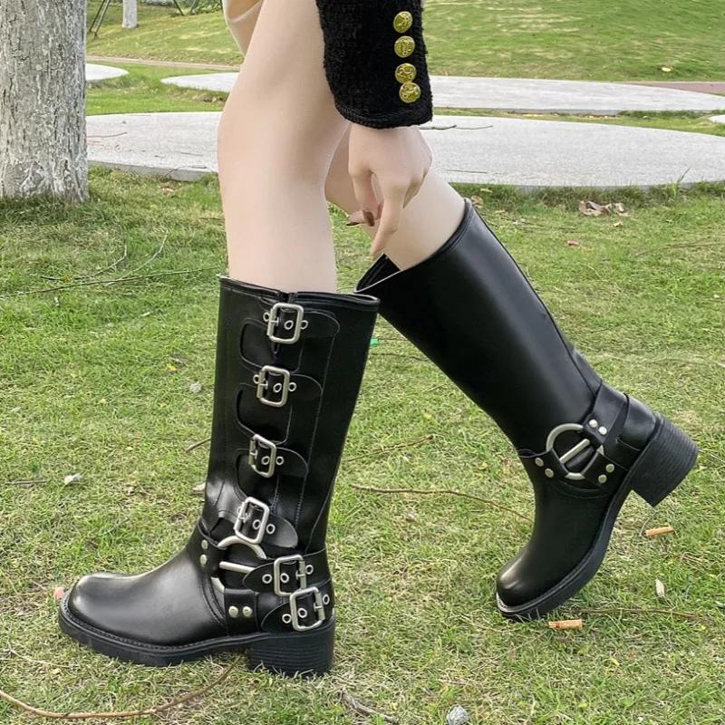 

2024 г. Новые модные женские мотоциклетные ботинки Zapatilla из черной искусственной кожи с металлической пряжкой в стиле панк и толстым каблуком 35 чёрный