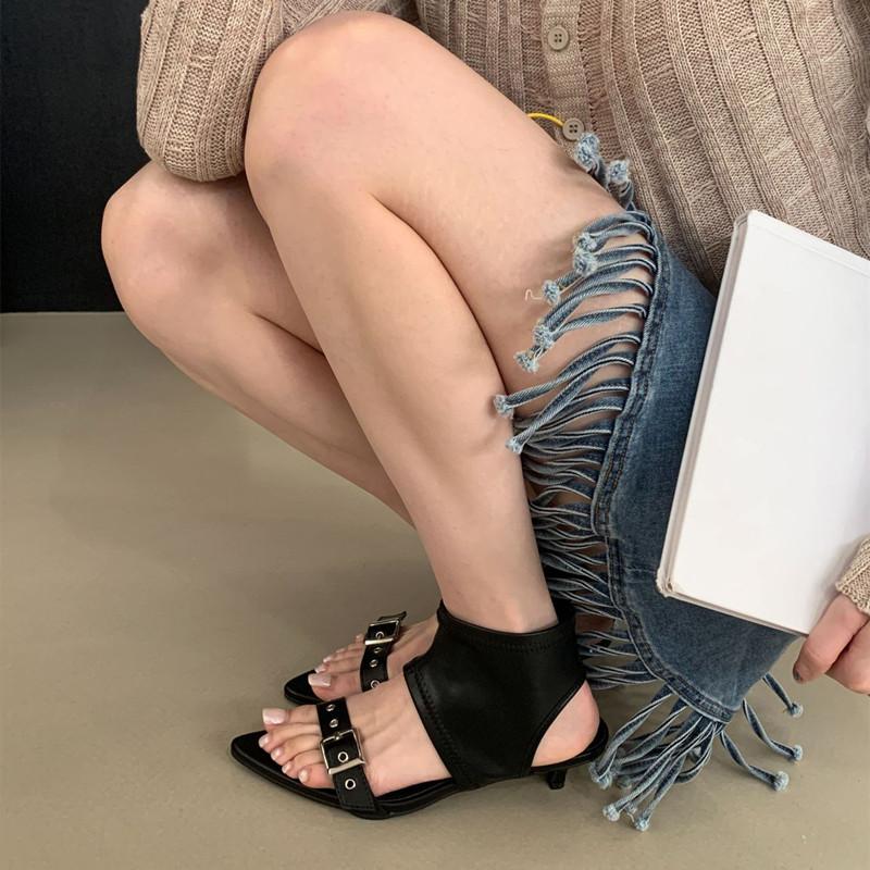 Mode Bout Pointu Boucle Métallique Marque Bottes Modernes Femmes Sexy Ouverture Sur Le Dessus Petit Talon Design Bottes d'Été Élégantes Femmes Bottine