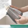 Ein spezielles Reinigungstuch für Küchenspültücher, das aufgehängt werden kann, Wasser aufnimmt und nicht an Öl klebt. Es ein fleckenentfernendes Reinigungstuch