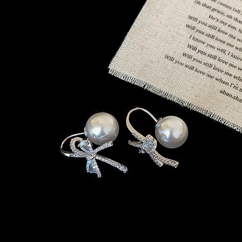 Light Luxury High-End Full Zirconium Bow Pearl Stud Earrings Women'S Gentle Niche Fashion Personality Versatile Earrings