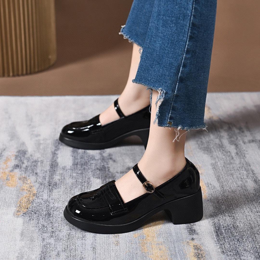 

Doll shoes women s 2025 spring and summer new round head one-word buckle cow patent leather thick-soled thick heel retro student shoes loafers 35