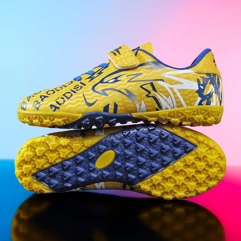 New Men Kids Non-Slip Football Boots Ultralight Soccer Shoes Cleats Match Grass Boys Professional Training Shoes Drop Shipping