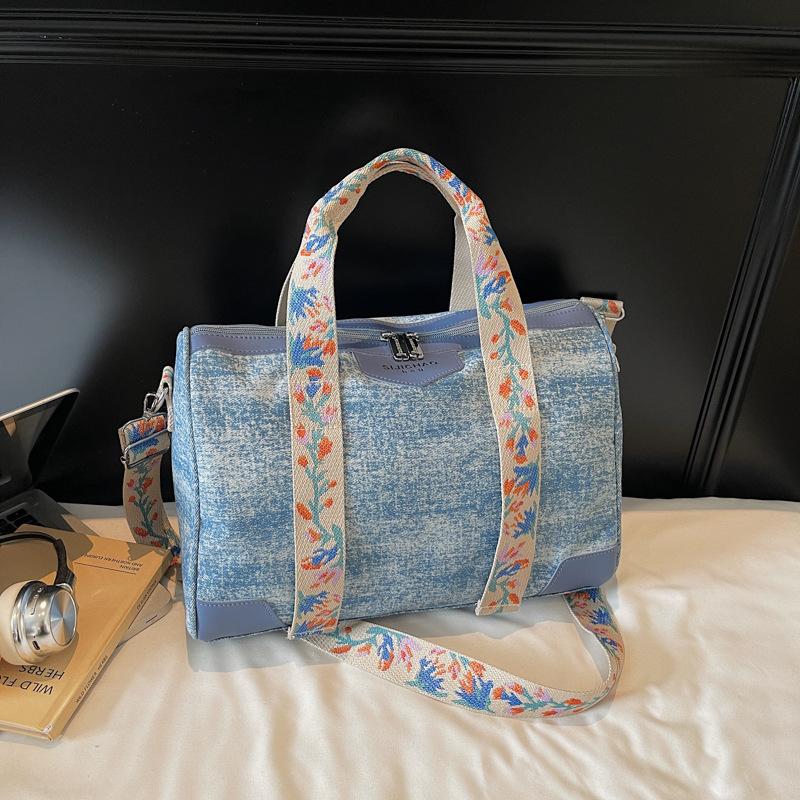 

Fashi Denim Shoulder Bag for Women Large Capacity Gym Travel Handle Bag Comfortable and Versatile Texture Bags for Travel світло-синій колір