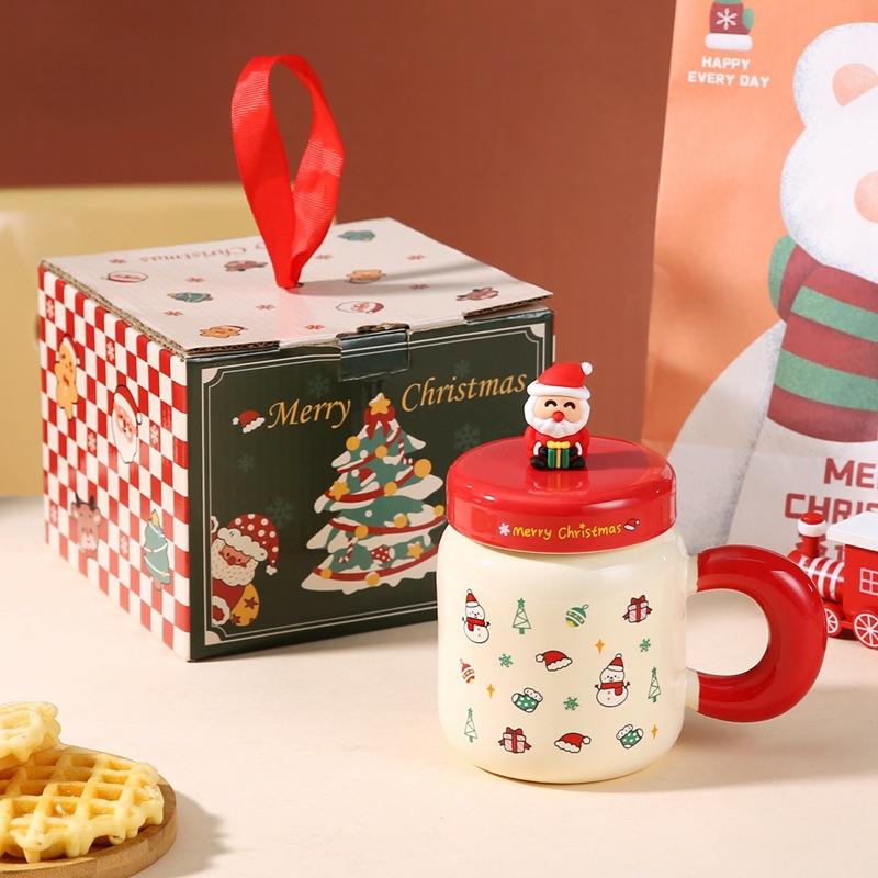 New Christmas gifts: Ceramic cups with LIDS, spoons, cartoon mugs, high appearance level, creative New Year gifts and souvenirs