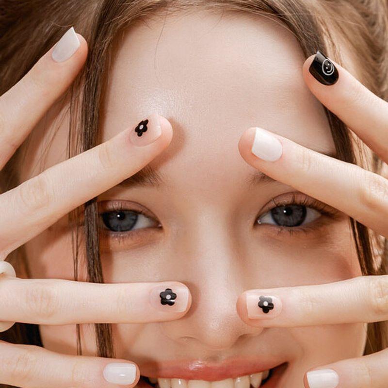 Reusable Nail Tip Smile Flower (Short Square)