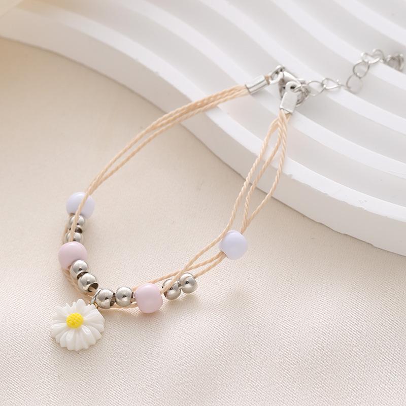 Fresh Daisy Handmade Bracelet: Cute, Simple, Versatile Flower Design for Women and Students.