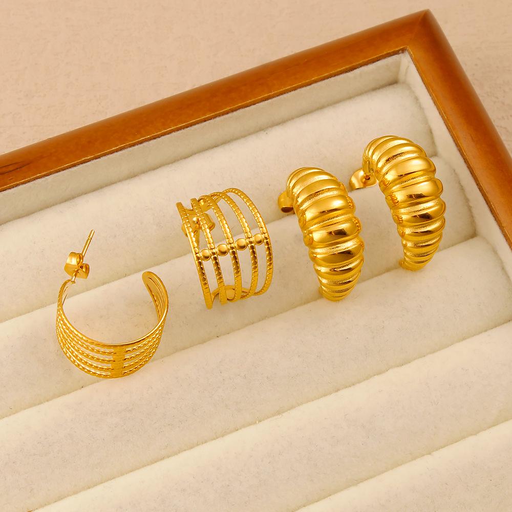 18K Gold Titanium Steel Ram Horn Heart C-Shape Earrings - Fashionable European & American Hollow Ear Studs