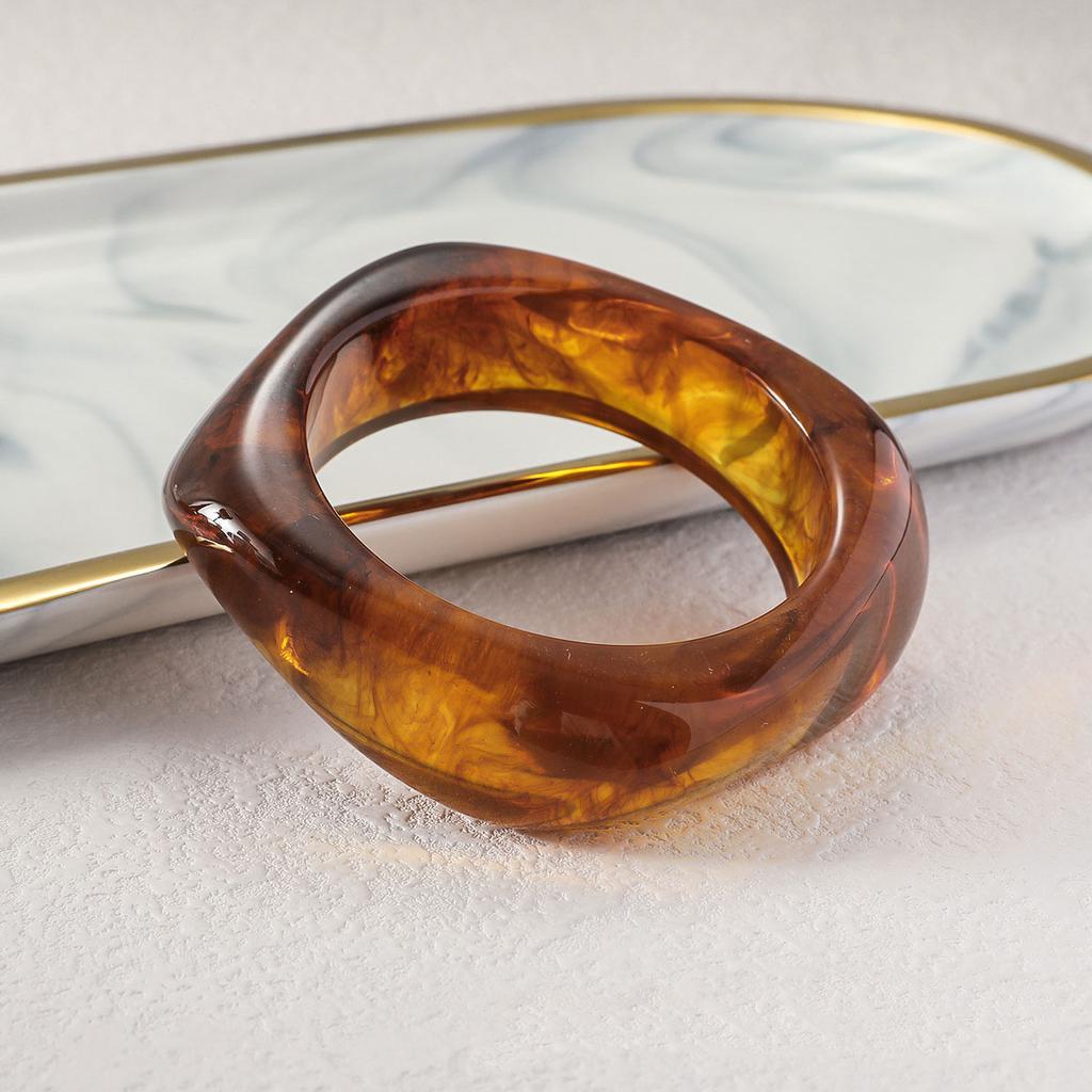 Vintage Brun Kaffe Uregelmessig Akryl Resin Chunky Armbånd for Kvinner Goth Geometrisk Sjarm Håndarmbånd Par Smykker