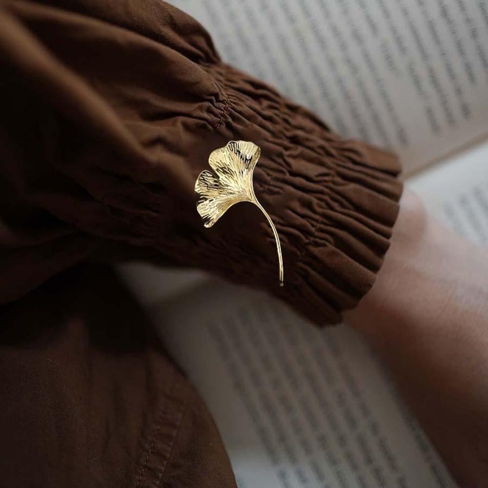 French Style Ginkgo Leaf Brooch Vintage Metal Glossy Corsage Ornament Long Leaf Pin  Women
