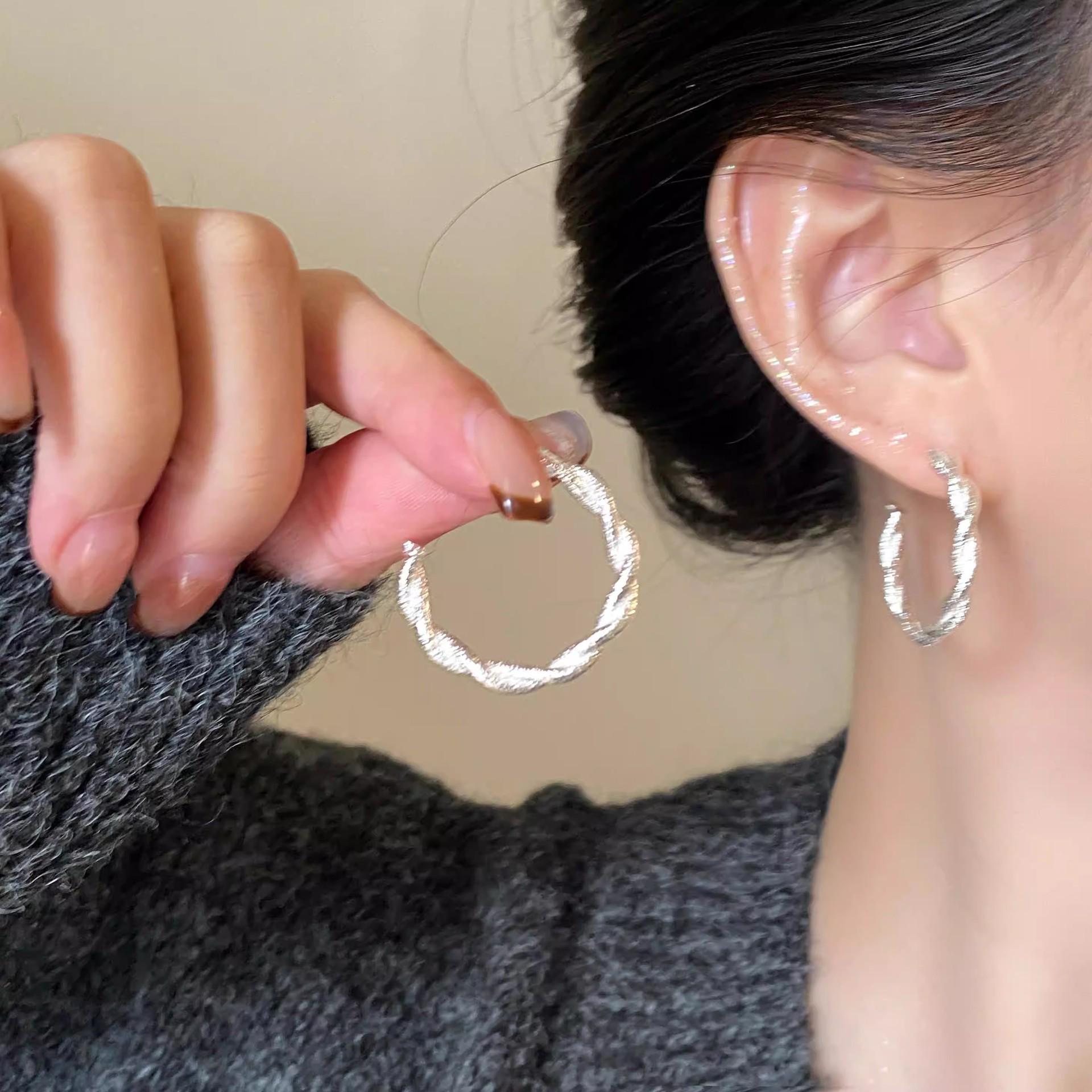 2026 Trendy Women s Luxury Frosted Twist Hoop Earrings - Elegant, High-End Design